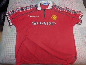 Manchester United Umbro Home Jersey from 1998-2000 Season In XXL (broken zip) for sale on Ebay