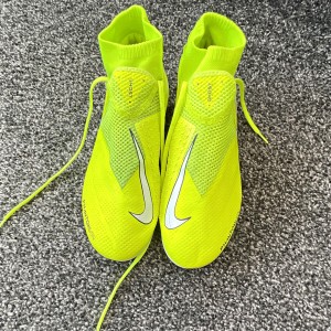 Nike Phantom Vision Football Boots Yellow/White Moulded Studs Men’s Size 7 for sale on Ebay