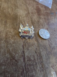 MANCHESTER  CITY  F C - OLD  VINTAGE  COLLECTABLE  FOOTBALL Pin  BADGE for sale on Ebay
