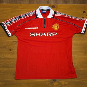 Umbro Manchester United Home Shirt Red Giggs 11 Adults Size L Short Sleeve for sale on Ebay