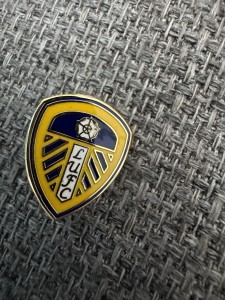 Leeds Utd Metal Crest Pin Badge for sale on Ebay