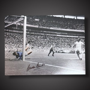 Gordon Banks Hand Signed Photo England 1970 £25 for sale on Ebay