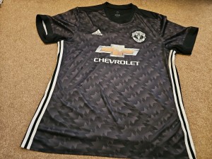 Manchester United Shirt Size XL for sale on Ebay