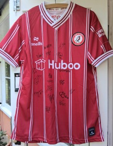 AUTHENTIC 0FFICIAL Bristol City Shirt.Signed by Players. Size M. Brand New,Tag. for sale on Ebay