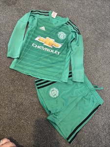 Adidas Manchester United green goalkeeper kit  Age 7-8 for sale on Ebay