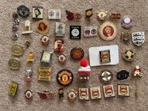 Manchester United 42 x Pin Badges / Buttons Various Value & Condition Football for sale on Ebay