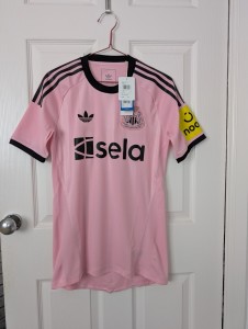 Brand New Adidas Newcastle Pink  2025/26 Goalkeeper Football Shirt - Size Small for sale on Ebay