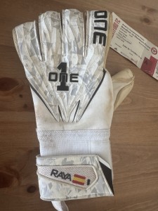 David Raya Match Worn Goalkeeping Glove (Spain, Arsenal, Blackburn, Brentford) for sale on Ebay
