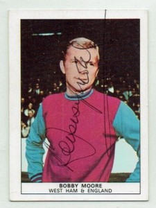 BOBBY MOORE signed 1970 Nabisco Foods Football card #3 ENGLAND 66 WEST HAM UTD for sale on Ebay
