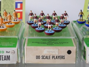 70's VINTAGE SUBBUTEO - CLASSIC ORIGINAL HEAVYWEIGHT  TEAM - BURNLEY - NAMED BOX for sale on Ebay