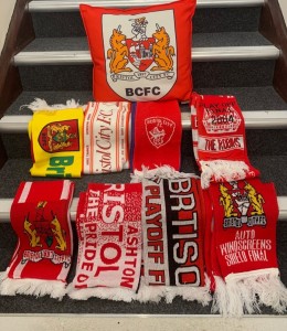 BRISTOL CITY FC Scarf & Cushions Bundle, 8 Scarves & 14