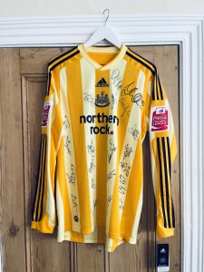 Rare Newcastle United Squad Signed L/S away shirt Jonas Gutierrez #18 BNWT! for sale on Ebay