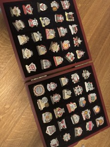 Manchester United X50 Danbury Mint Victory Pin Badges With Cards & Wooden Case for sale on Ebay