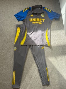 LEEDS UNITED TRAINING KIT MATCH WORN BY Brenden Aaronson 3 for sale on Ebay