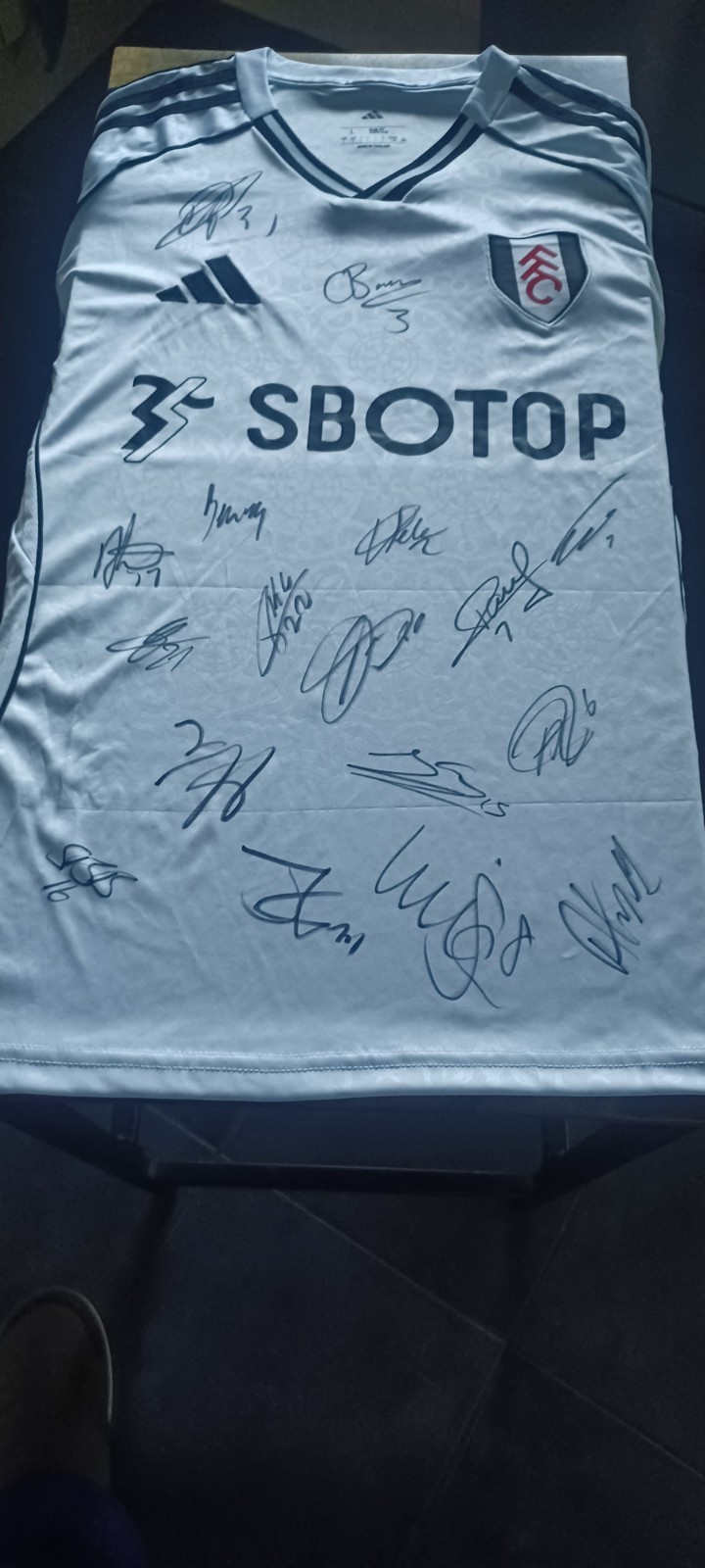 FULHAM - SIGNED  25/26 REPLICA HOME SHIRT - KEVIN, BERND LENO  & 15 with PROOF  for sale on Ebay