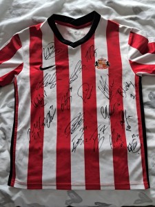 SUNDERLAND HOME SHIRT SIGNED BY 18 - 
