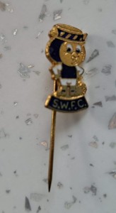 SHEFFIELD WEDNESDAY FC VINTAGE METAL PIN - GOLD METAL for sale on Ebay