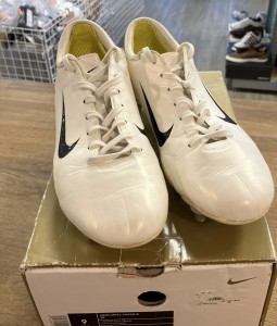 Men's Nike Mercurial Vapor III Football Boots White Gold size UK 8 B95 for sale on Ebay
