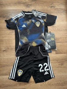 Boys Leeds United Football Kit Fits Approx Age 8-9, 9-10 Years for sale on Ebay