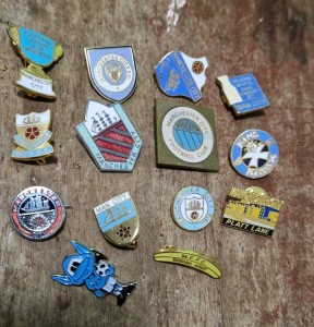 MANCHESTER CITY  F C - 14 x VINTAGE COLLECTABLE  FOOTBALL Pin BADGES for sale on Ebay