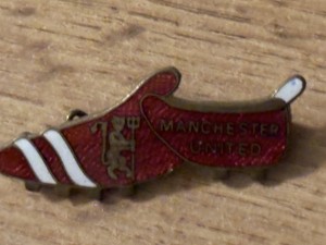VINTAGE MANCHESTER UNITED MAN UTD W REEVES & CO ENAMEL BADGE OLD TRAFFORD for sale on Ebay