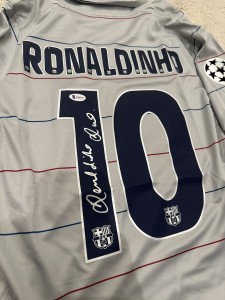 Ronaldinho Hand Signed Barcelona Shirt Beckett Witnessed COA JERSEY for sale on Ebay
