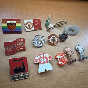 SET OF FIFTEEN MANCHESTER UNITED PIN BADGES ALL NEW GENUINELY BARGAIN MAN UTD  for sale on Ebay