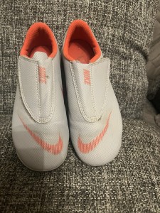 Nike Mercurial Vapor XII Club PS MG football boots.  Kids Size 13 for sale on Ebay