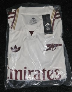 Arsenal Shirt Size Medium for sale on Ebay