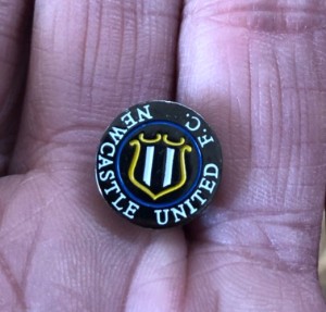 RARE NEWCASTLE UNITED TINY ROUND CREST ENAMEL PIN BADGE for sale on Ebay