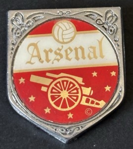 ARSENAL  GUNNERS  FC  VINTAGE  1970s  80s  SILVER  FOOTBALL  BADGE for sale on Ebay