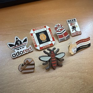 SEVEN MANCHESTER UNITED BADGES GEORGE BEST BUSBY BABES BEE ADORED ANDY CAPP MUFC for sale on Ebay