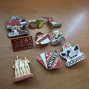 9 x MANCHESTER UNITED BADGES ROY KEANE WAYNE ROONEY TRINITY BUSBY BABES RED ARMY for sale on Ebay