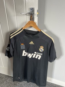 Real Madrid 2009-2010 Third Football Shirt. With Kaka 8 Printing. Size XL for sale on Ebay
