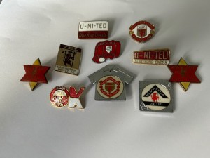 MANCHESTER UNITED F C - 10 VINTAGE COLLECTABLE FOOTBALL Pin BADGES for sale on Ebay