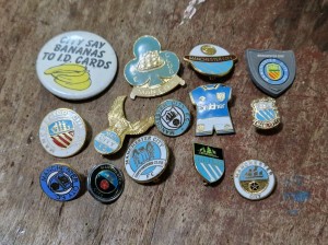 MANCHESTER CITY F C - 14 x VINTAGE COLLECTABLE FOOTBALL Pin BADGES for sale on Ebay