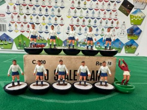 Subbuteo Heavyweight (HW) Team – TOTTENHAM HOTSPUR – DEEP BLUE BASES - Ref: 18 for sale on Ebay