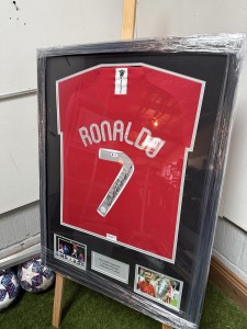 CRISTIANO RONALDO Hand Signed 2008 Final Shirt Beckett Witnessed for sale on Ebay