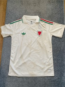 Wales Football Shirt 2026 Size XL for sale on Ebay