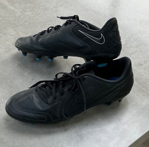 MENS NIKE TIEMPO FOOTBALL BOOTS SIZE UK 10 WORN ONCE for sale on Ebay