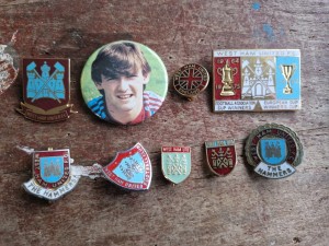 WEST  HAM  UNITED  F C - 9  x VINTAGE  COLLECTABLE  FOOTBALL  Pin  BADGES for sale on Ebay