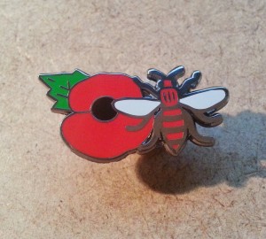 MANCHESTER UNITED RARE BEE ENAMEL FOOTBALL SUPPORTERS BADGE for sale on Ebay