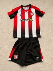 Brentford FC Home Kids kit shirt ahd shorts Umbro age 6-7 Excellent clean cdn for sale on Ebay