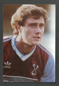 Steve Whitton - WEST HAM UNITED - Signed 6 x 4 Photograph for sale on Ebay