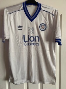 VINTAGE LEEDS UNITED UMBRO HOME SHIRT  1985/86 LION CABINETS, SIZE 42