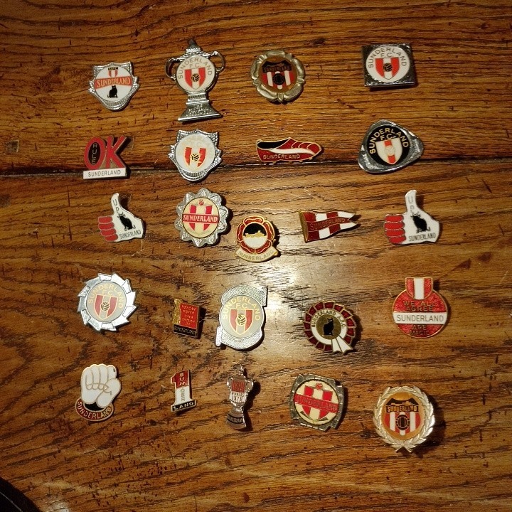 SUNDERLAND  A F C - 20+ OLD  VINTAGE COLLECTABLE FOOTBALL Pin BADGES for sale on Ebay