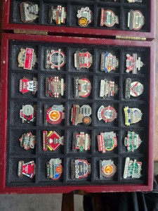 Manchester United 50x Danbury Mint Victory Pin Badges With Cards & Wooden Case for sale on Ebay