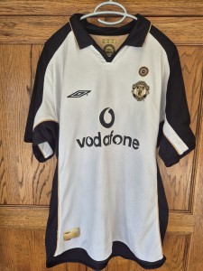 Genuine Retro Manchester United Away Shirt Centenary Gold Bronze 2001-2002 XL for sale on Ebay