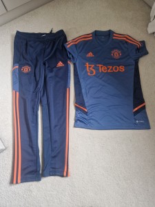 Manchester United Training Kit Kids 13/14 Years old. for sale on Ebay