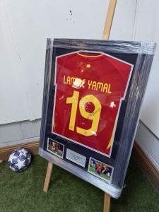 LAMINE YAMAL Signed Spain Shirt Beckett Witnessed FRAMED for sale on Ebay